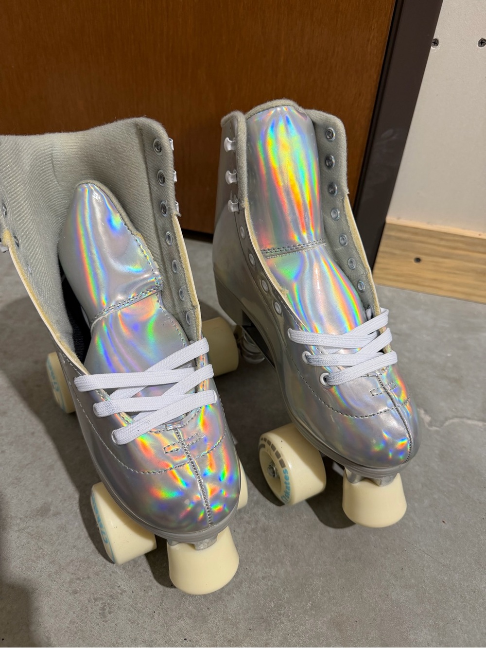 Holographic Silver Roller Skates - Women